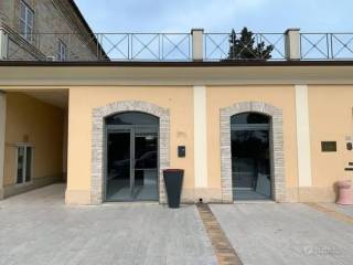 Negozio in affitto a fermo piazza dei palmensi