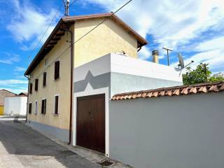 Villa in vendita a pozzuolo del friuli via santa vittoria, 8