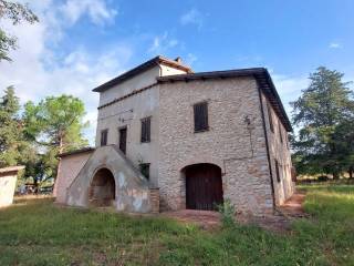 Casale in vendita a spoleto frazione bazzano inferiore