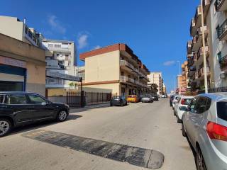 Magazzino in vendita a triggiano via john fitzgerald kennedy, 80