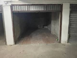 Garage in vendita a caserta viale delle querce, 14