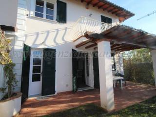 Villa bifamiliare in vendita a forte dei marmi 