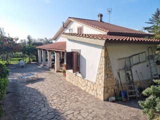 Villa in in vendita da privato ad anguillara sabazia via dei sobissi, 21