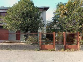 Villa bifamiliare in in vendita da privato a samarate via fratelli cervi, 14