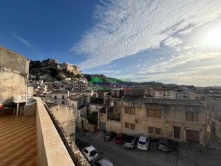 Casa indipendente in vendita a scicli piazzetta armando diaz, 3