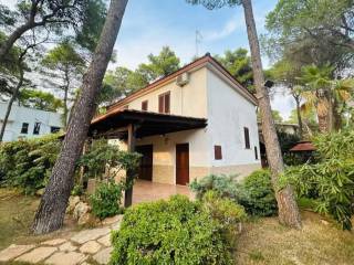 Villa in vendita a castellaneta via zond, 52, 74011 castellaneta marina ta, italia