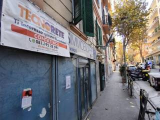 Negozio in vendita a napoli via consalvo carelli, 28