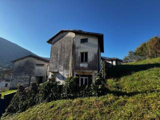 Casa indipendente in vendita ad albino via gavazzuolo, 11