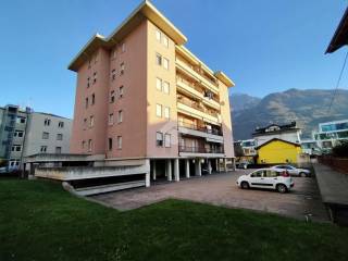 Appartamento in affitto ad aosta via carrel, 19