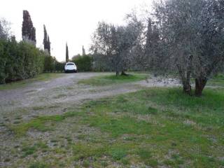 Intero stabile all'asta a castelnuovo berardenga via dei ghibellini