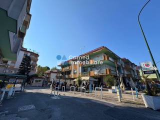 Negozio in affitto a napoli via nuova san rocco