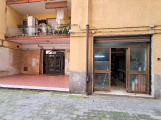 Magazzino in vendita a salerno via aurelio nicolodi, 91