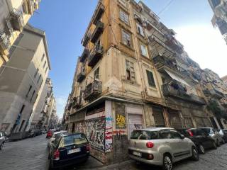 Negozio in vendita a napoli via gregorio mattei, 42