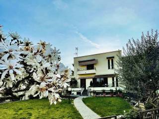 Villa in in vendita da privato a vigevano via bracciano, 10