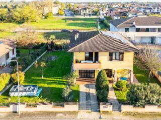 Villa in vendita a curtatone via dante alighieri, 71