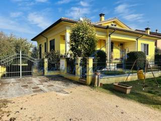 Villa bifamiliare in vendita a rimini via g. toniolo