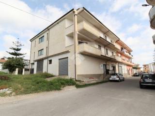 Casa indipendente in vendita a isola di capo rizzuto via cristoforo colombo, 24