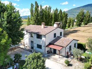 Villa in vendita ad assisi via del paradiso