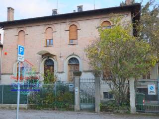 Villa bifamiliare in vendita a cento viale libertà, 11