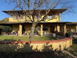 Casa indipendente in vendita ad arezzo loc molin bianco, 34