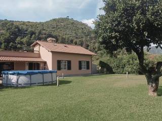 Villa in vendita a cisano sul neva via villa gerini