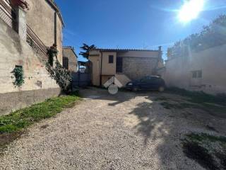 Garage in vendita a tarquinia vicolo storto, 34