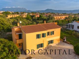 Villa bifamiliare in vendita a olbia viale pittulongu