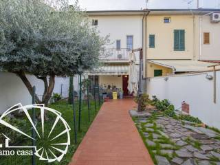 Casa indipendente in vendita a prato via livi