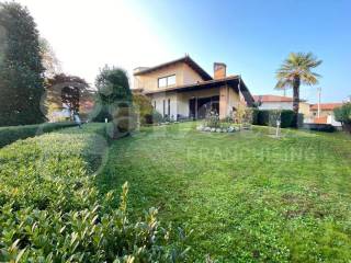 Villa in vendita a bra viale costituzione