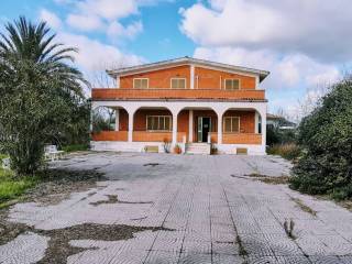 Villa in vendita ad aprilia via grande