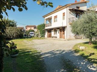 Villa bifamiliare in vendita a castelnuovo del garda via solferino, 42