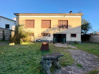 Villa in vendita a crema via piacenza, 40