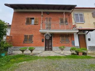 Casa indipendente in vendita a castelnuovo belbo via cavour, 31