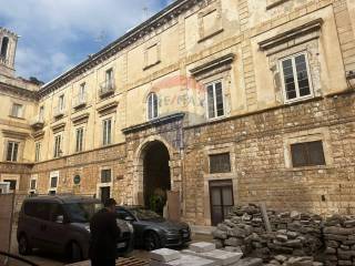 Appartamento in affitto a giovinazzo piazza duomo, 28