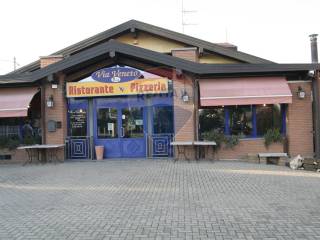 Negozio in vendita a oleggio castello via vittorio veneto, 64