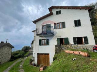 Casa indipendente in vendita a bagni di lucca granaiola, 25