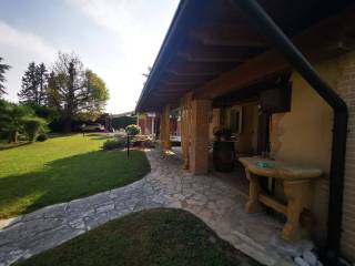 Villa in in vendita da privato a selvazzano dentro via scapacchiò, 72/c