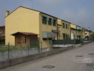 Garage in vendita a nervesa della battaglia via francesco vezzi, 20