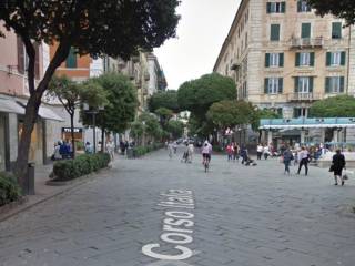 Negozio in affitto a savona corso italia