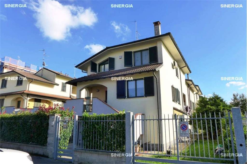 casa indipendente in vendita ad Abbiategrasso