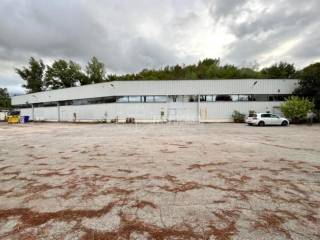 Capannone industriale in affitto a penna san giovanni contrada aiello