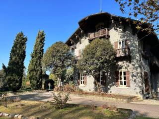 Villa in vendita a besana in brianza via puccini giacomo, 13