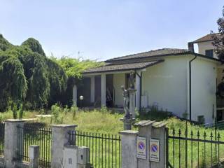 Villa all'asta a soncino via luigi einaudi, 35/37