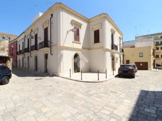 Garage in affitto a brindisi via de muscettola, 4