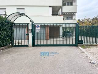 Garage in vendita a latina viale della stazione, 13