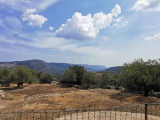 Negozio in vendita a sortino contrada serramezzana