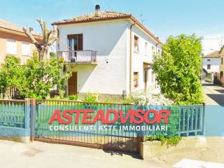 Casa indipendente all'asta a corana frazione ghiaie - via giuseppe garibaldi, 1