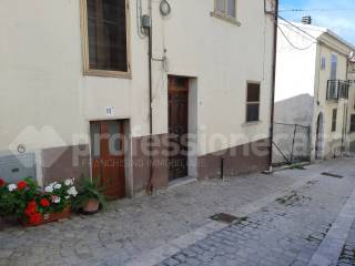 Casa indipendente in vendita a sant'angelo del pesco via roma, 10