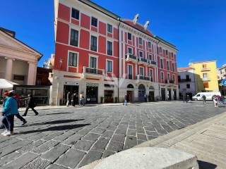 Negozio in affitto a campobasso piazza gabriele pepe, 9