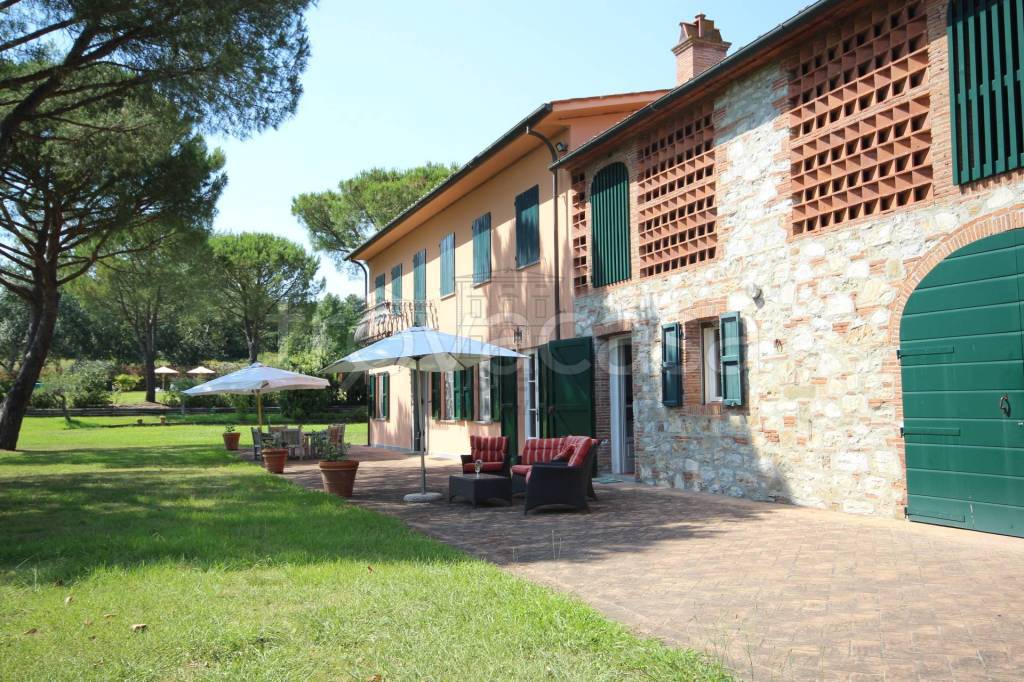 casa indipendente in vendita a Lucca in zona zona Antraccoli